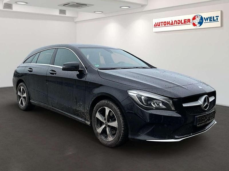 Gebraucht Mercedes CLA180 Shooting Brake 109 PS (80 kW) 2017 Schwarz Kombi