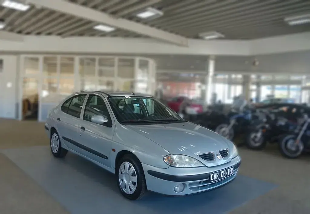 Używany Renault Mégane Dynamique 107 KM (78 kW) 2001 Unbekannt (metallic) Sedan/Limuzyna