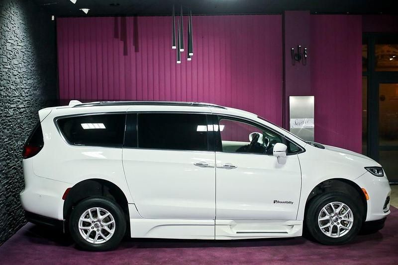 Gebraucht Chrysler Pacifica 291 PS (214 kW) 2021 Weiß Van / Kleinbus