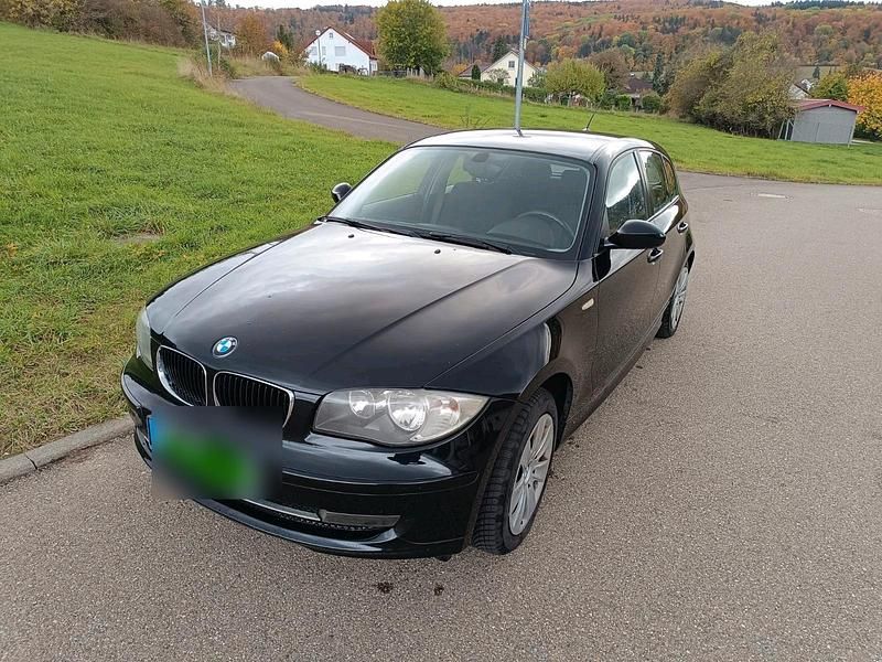 Gebraucht BMW 116 122 PS (89 kW) 2007 Schwarz Kleinwagen