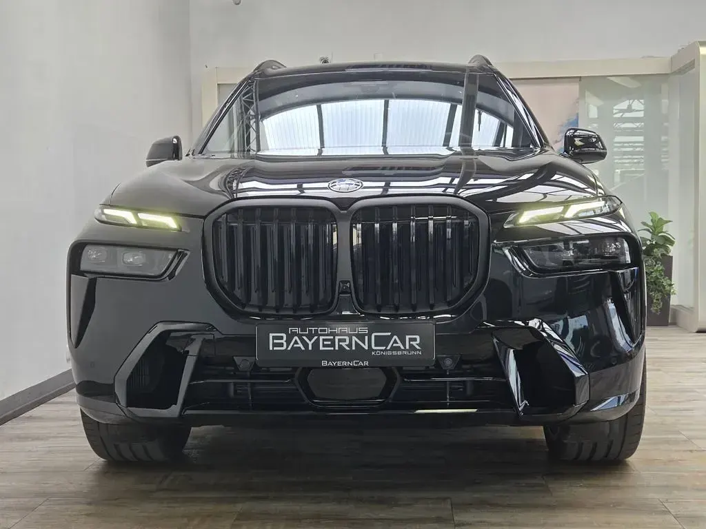 Gebraucht BMW X7 M Sport 352 PS (258 kW) 2025 (0475) saphirschwarz metallic SUV