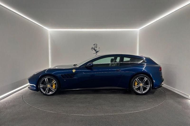 Gebraucht Ferrari GTC4Lusso 689 PS (506 kW) 2018 Blau Kombi