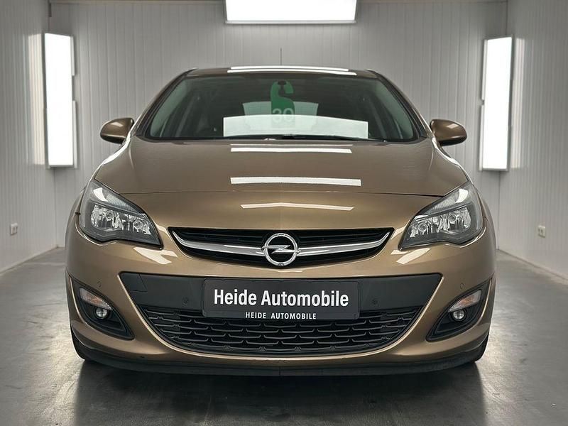 Gebraucht Opel Astra Active 140 PS (102 kW) 2014 Champagner (m2) Limousine