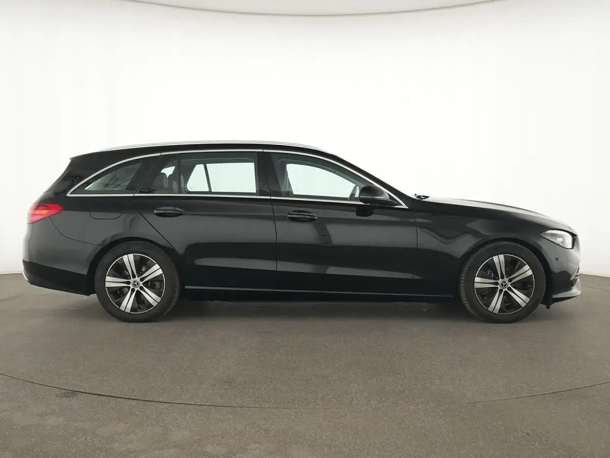 Gebraucht Mercedes C200 Avantgarde 163 PS (119 kW) 2025 Schwarz Limousine
