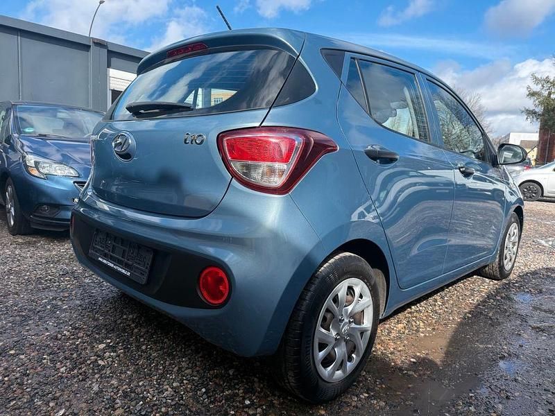 Gebraucht Hyundai i10 67 PS (49 kW) 2017 Blau Kleinwagen