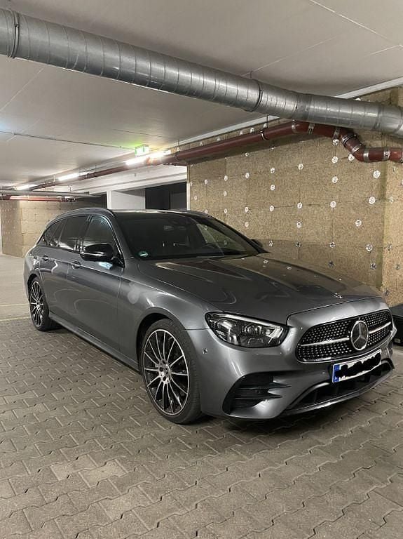 Grau Gebraucht 2021 Mercedes E450 AMG Kombi | 47.600 € (Etwas zu teuer) - Bild 1/4