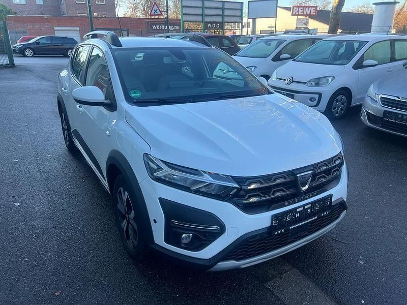 Weiß Gebraucht 2022 Dacia Sandero Comfort Limousine | 11.999 € (Fairer Preis) - Bild 1/4