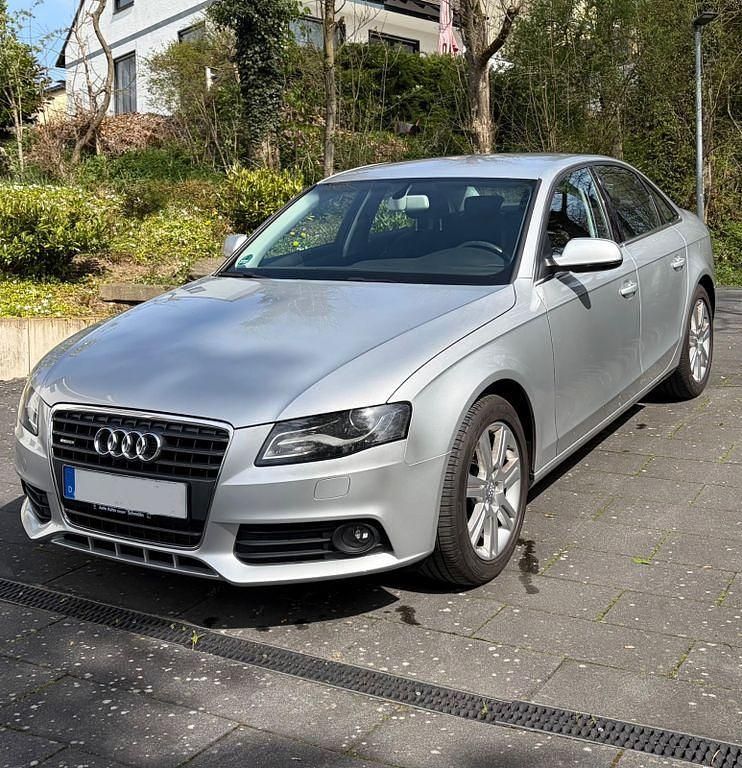 Gebraucht Audi A4 Ambiente 160 PS (117 kW) 2011 Silber Limousine