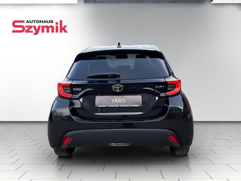 Gebraucht Toyota Yaris Hybrid Style 116 PS (85 kW) 2024 Mysticschwarz Limousine