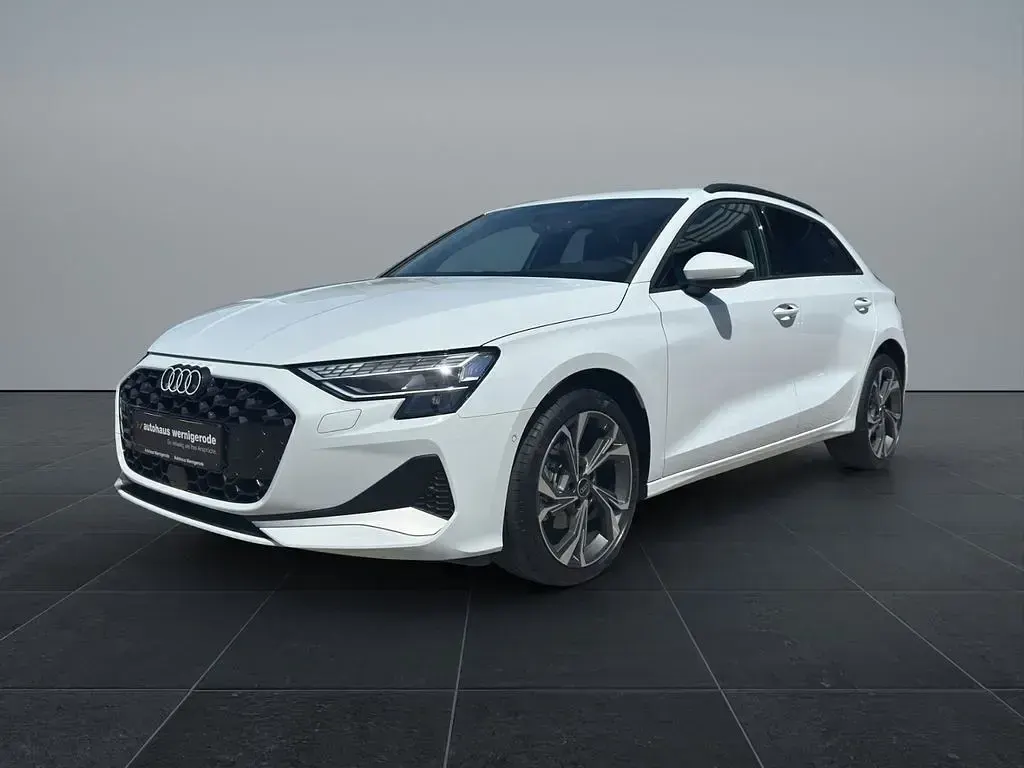 Gebraucht Audi A3 Advanced 116 PS (85 kW) 2025 Gletscherweiß metallic Limousine