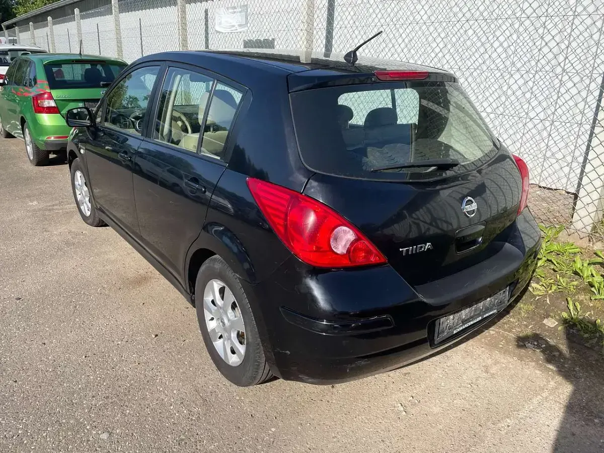 Gebraucht Nissan Tiida Acenta 110 PS (80 kW) 2009 Schwarz Kleinwagen