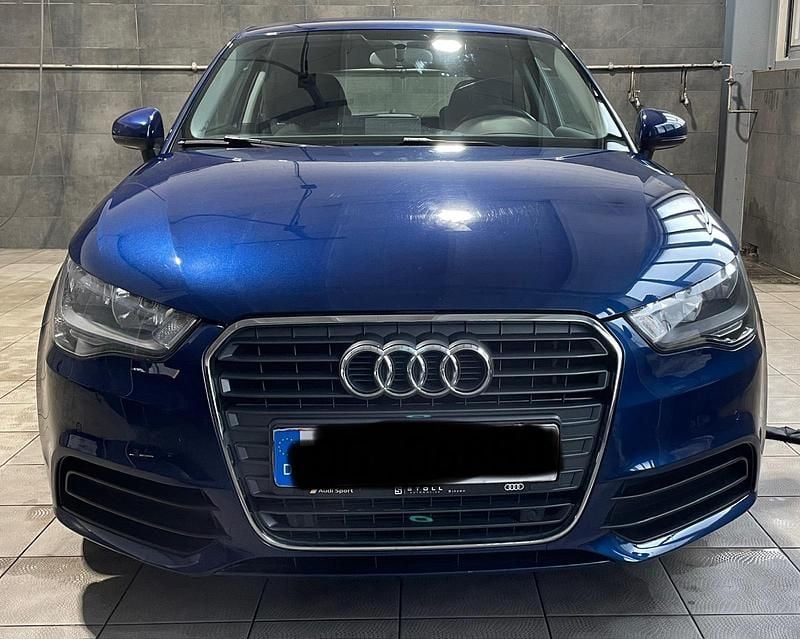 Blau Gebraucht 2012 Audi A1 Kleinwagen | 7.699 € (Superpreis) - Bild 1/4