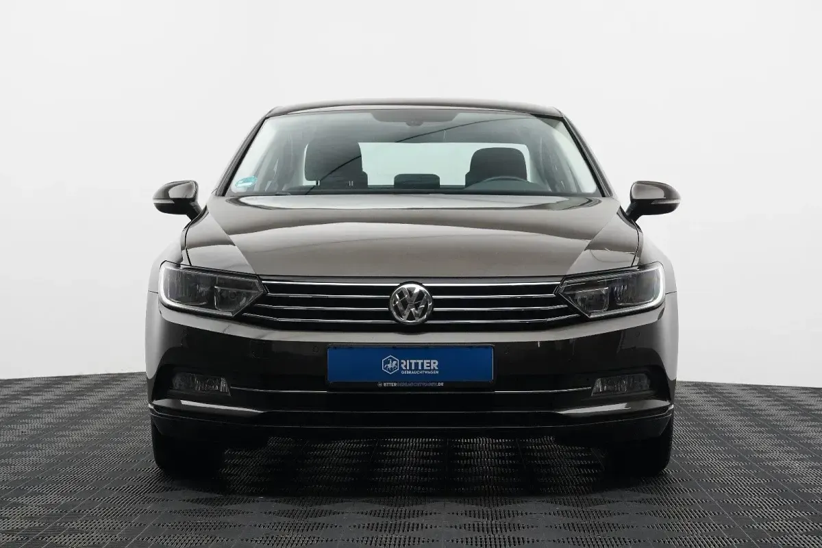 Gebraucht VW Passat Comfortline 150 PS (110 kW) 2021 Schwarz Limousine