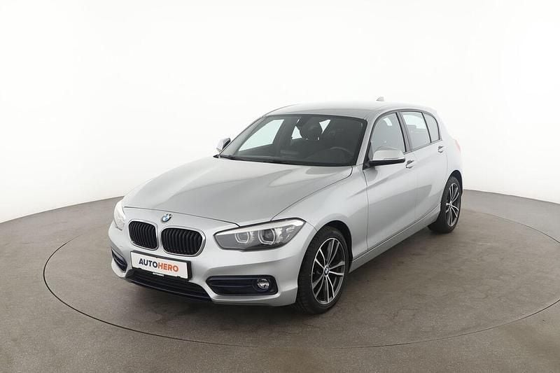 Silber Gebraucht 2018 BMW 118 Sport Line Kleinwagen | 18.790 € (Fairer Preis) - Bild 1/3