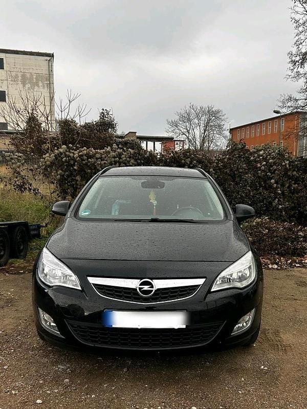 Gebraucht Opel Astra 140 PS (102 kW) 2011 Schwarz Kombi