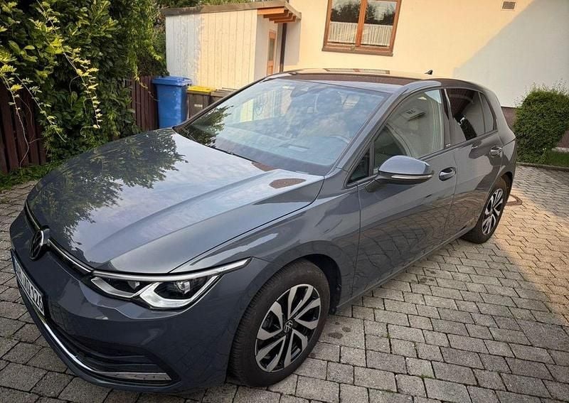 Gebraucht VW Golf VIII Active 150 PS (110 kW) 2023 Grau Limousine