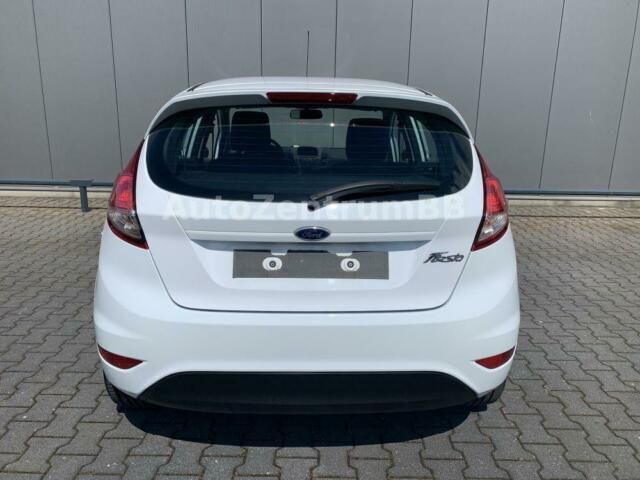 Gebraucht Ford Fiesta 105 PS (77 kW) 2017 Weiß Kleinwagen