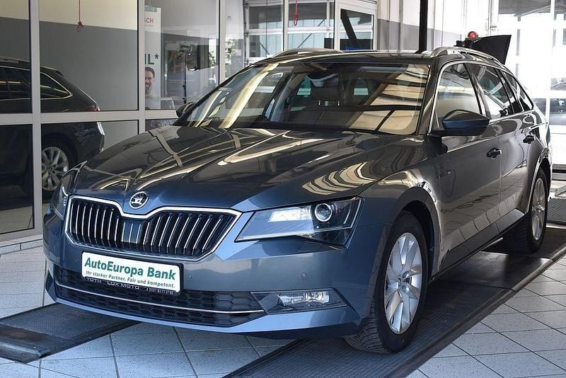 Grau Gebraucht 2017 Skoda Superb Style Kombi | 18.980 € (Teuer) - Bild 1/4