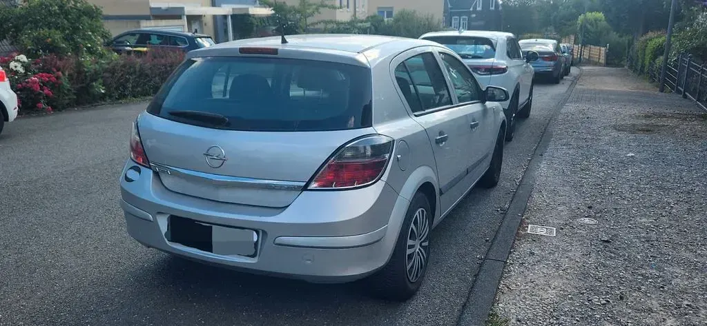 Gebraucht Opel Astra Edition 90 PS (66 kW) 2009 Grau Limousine