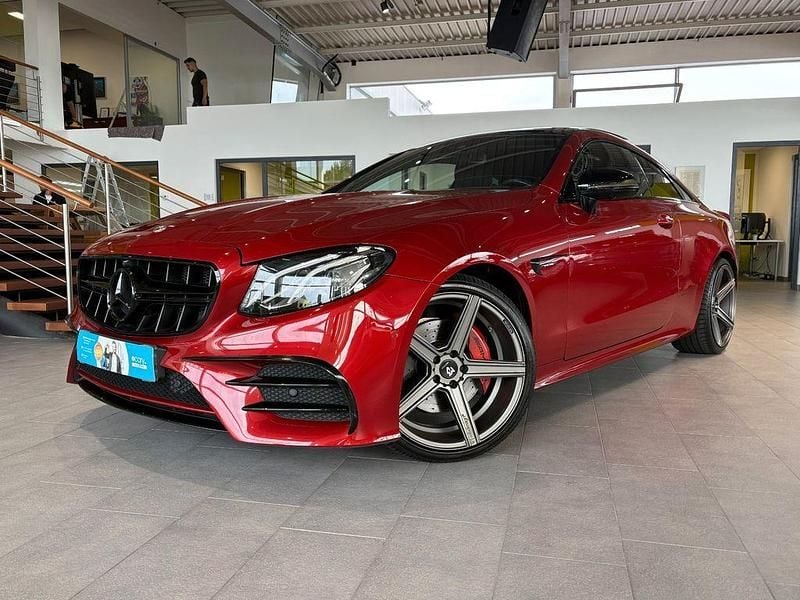 Rot Gebraucht 2017 Mercedes E200 AMG line Coupé | 31.995 € (Fairer Preis) - Bild 1/4