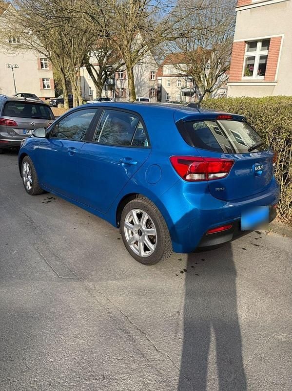 Gebraucht Kia Rio Edition 7 84 PS (61 kW) 2022 Blau Limousine
