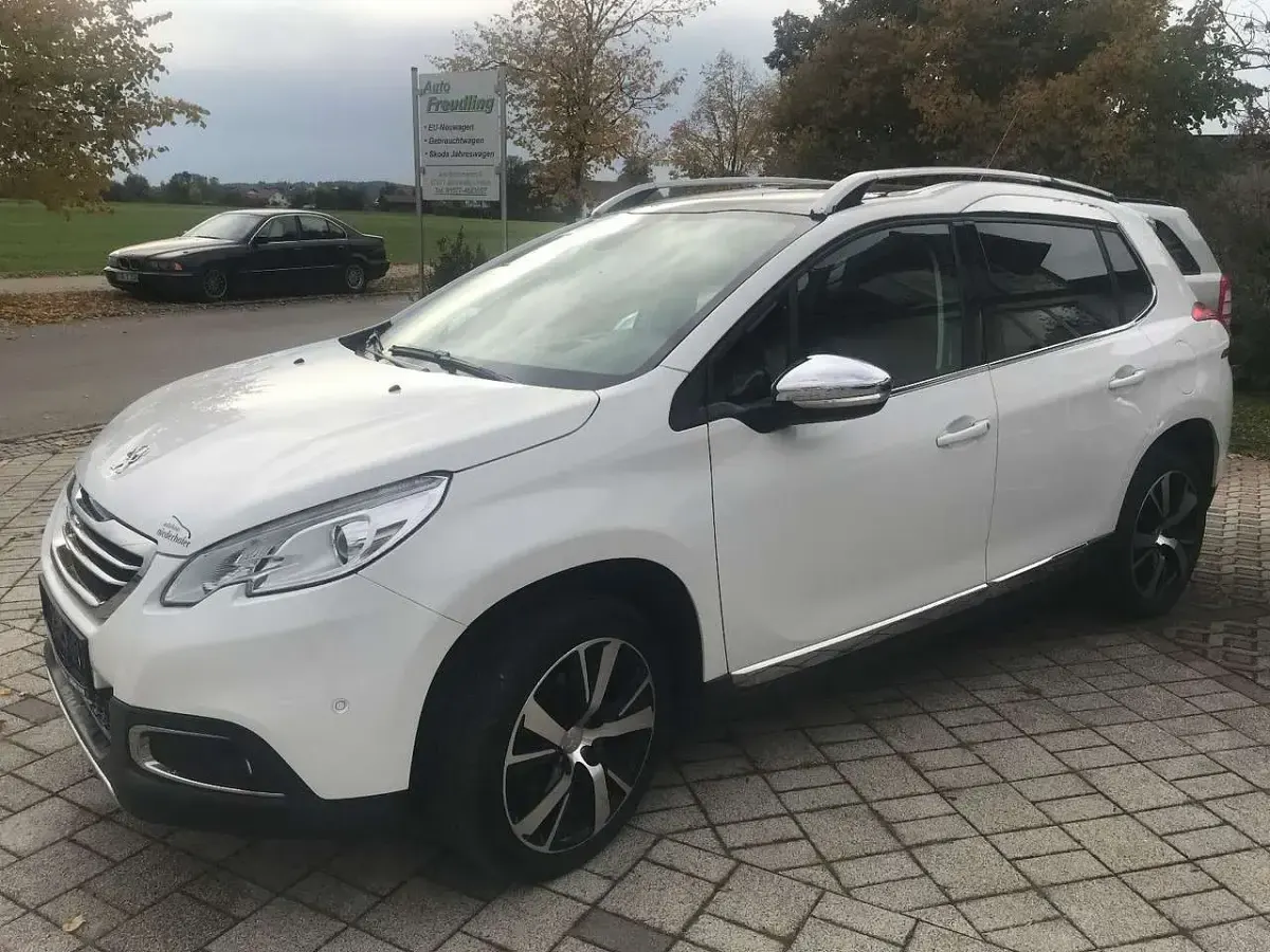 Gebraucht Peugeot 2008 Allure 120 PS (88 kW) 2015 Weiß SUV