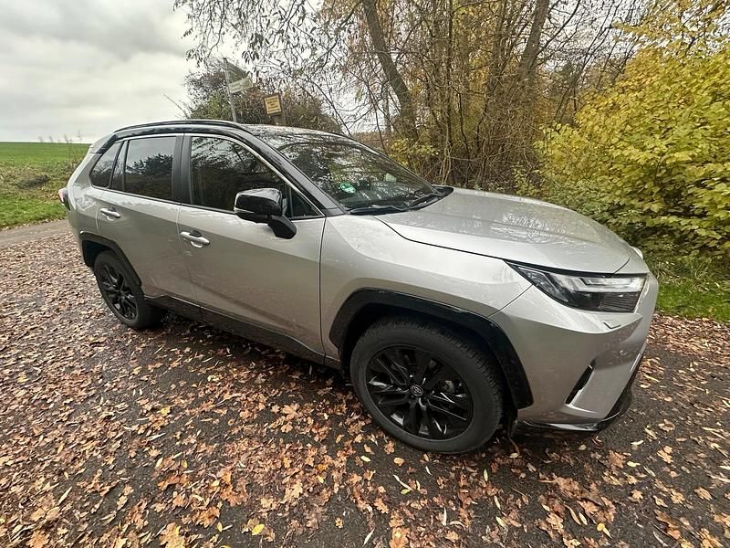 Gebraucht Toyota RAV4 Hybrid Style 218 PS (160 kW) 2024 Silber SUV