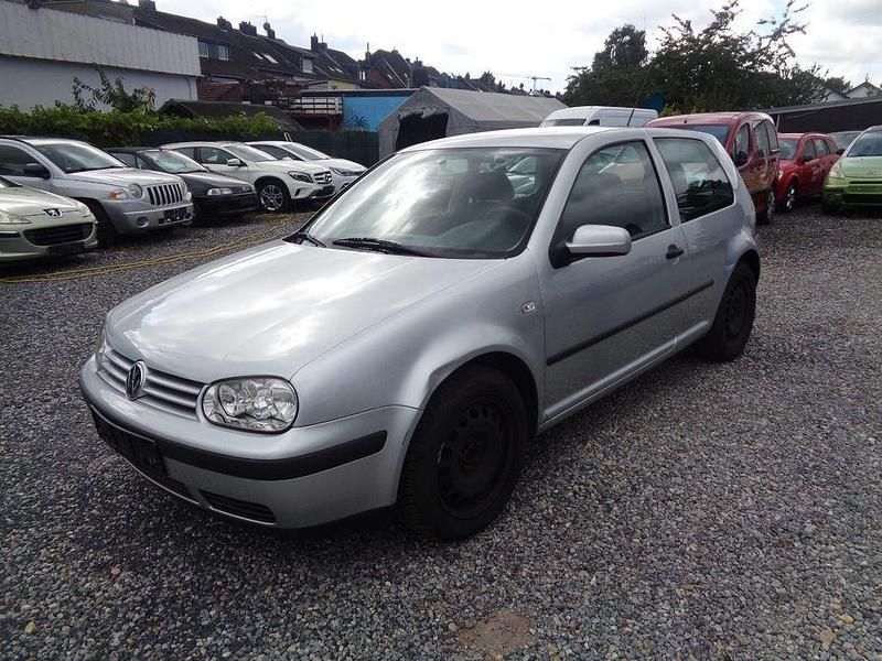 Silber Gebraucht 2000 VW Golf IV Basis Limousine | 1.950 € (Fairer Preis) - Bild 1/3