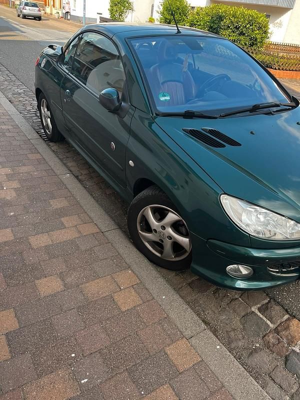 Grün Gebraucht 2003 Peugeot 206 CC Roland Garros Cabrio | 1.000 € (Guter Preis) - Bild 1/4