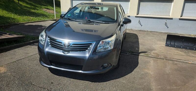 Grau Gebraucht 2009 Toyota Avensis Sol Limousine | 8.200 € (Etwas zu teuer) - Bild 1/4