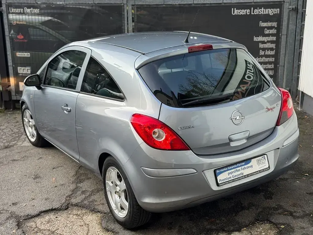 Gebraucht Opel Corsa Edition 80 PS (58 kW) 2008 Silber Kleinwagen