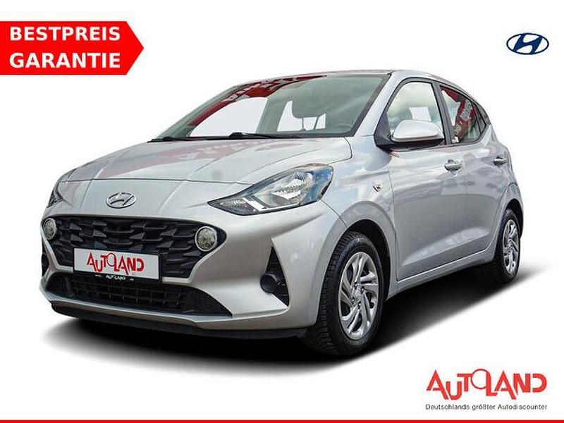 Gebraucht Hyundai i10 Select 67 PS (49 kW) 2021 Sleek silver / met Kleinwagen