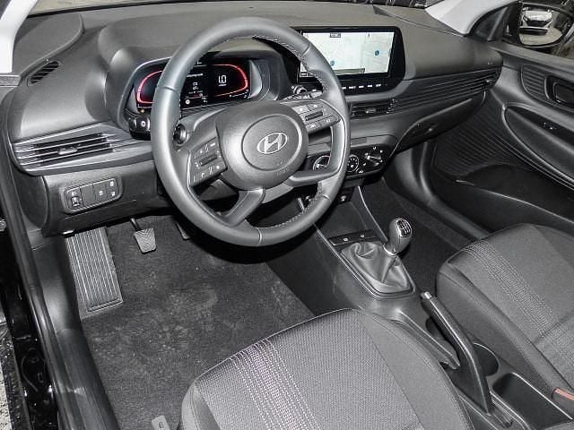 Neu Hyundai i20 Select 101 PS (74 kW) 2025 Phantom black Limousine