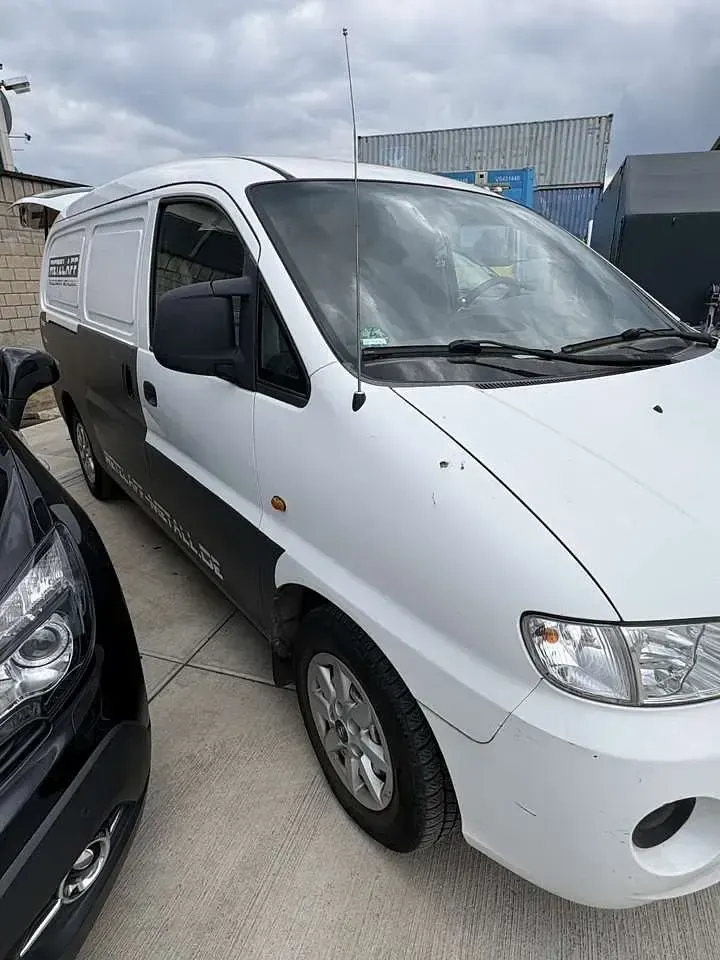 Gebraucht Hyundai H-1 140 PS (102 kW) 2007 Weiß Van / Kleinbus