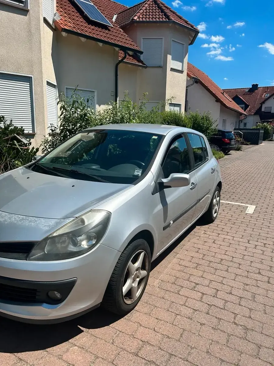 Gebraucht Renault Clio 88 PS (64 kW) 2006 Silber Kleinwagen