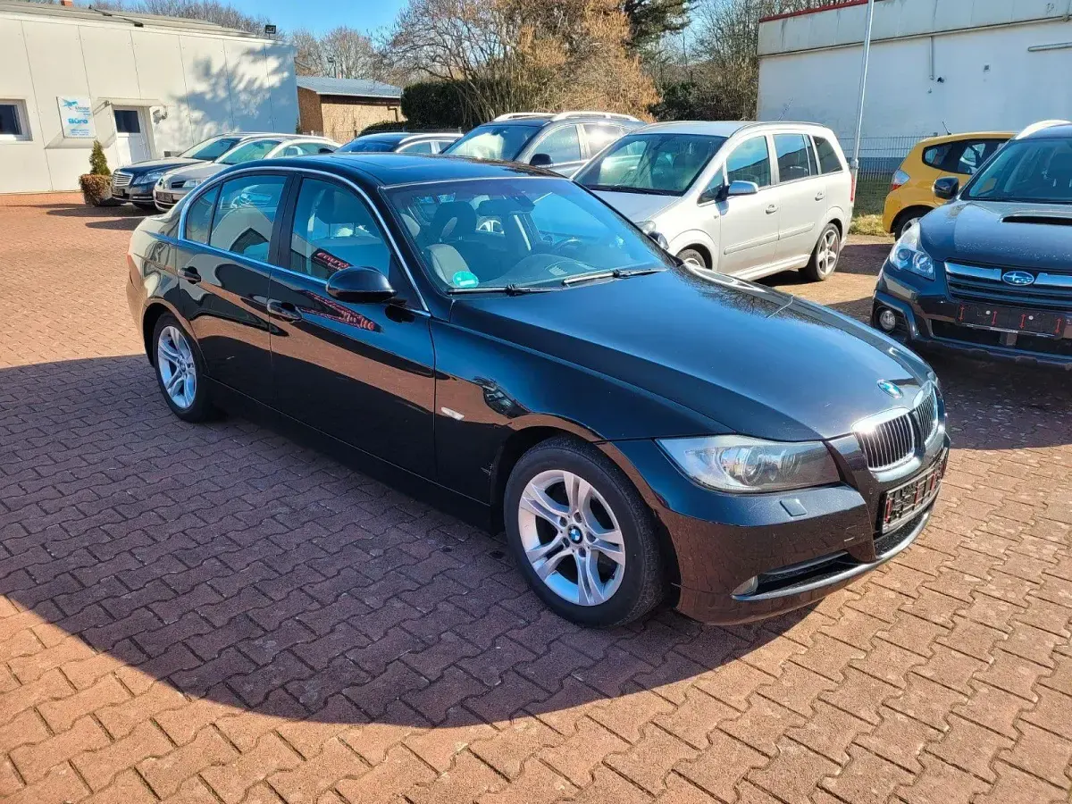 Używany BMW 325 Advantage 218 KM (160 kW) 2008 Czarny Sedan/Limuzyna