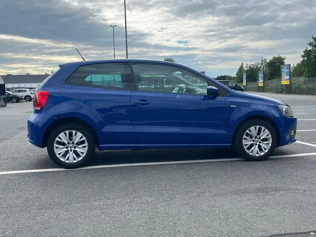 Gebraucht VW Polo Life 90 PS (66 kW) 2013 Blau Kleinwagen