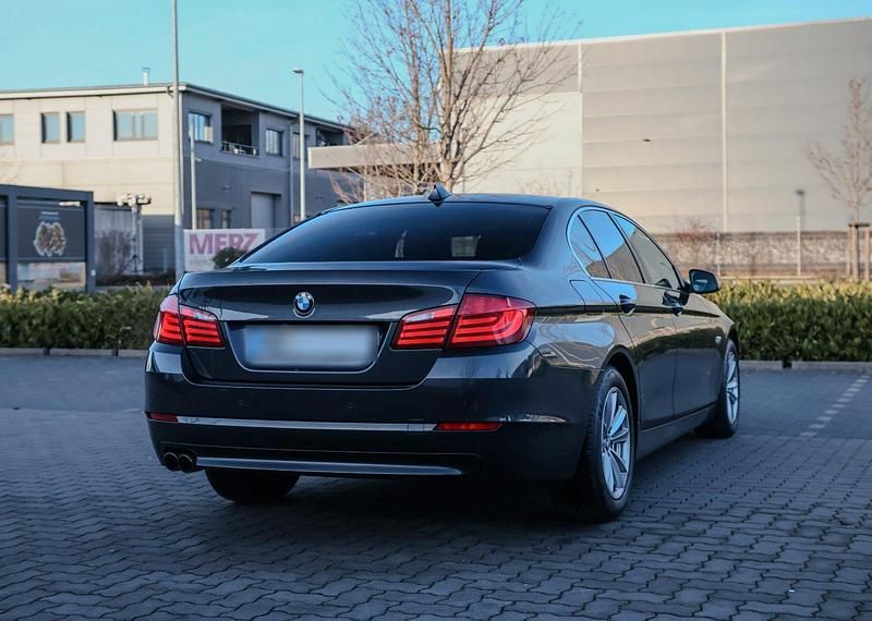 Gebraucht BMW 528 Sport Line 258 PS (189 kW) 2011 Grau Limousine