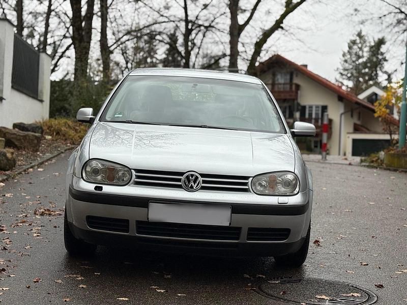 Grau Gebraucht 2003 VW Golf IV Kleinwagen | 1.850 € (Guter Preis) - Bild 1/4