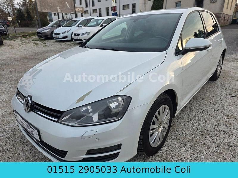 Weiß Gebraucht 2013 VW Golf VII Comfortline Limousine | 5.950 € (Guter Preis) - Bild 1/4
