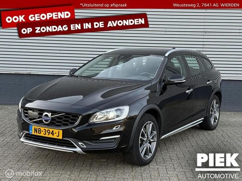 Schwarz Gebraucht 2017 Volvo V60 CC Summum Kombi | 9.999 € (Guter Preis) - Bild 1/3