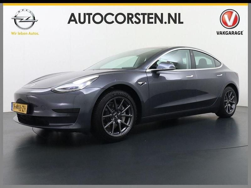 Grau Gebraucht 2020 Tesla Model 3 Standard Range Plus Limousine | 19.838 € (Guter Preis) - Bild 1/4
