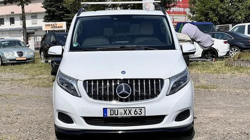 Arktikweiss Gebraucht 2015 Mercedes V220 Van / Kleinbus | 34.890 € - Bild 1/4