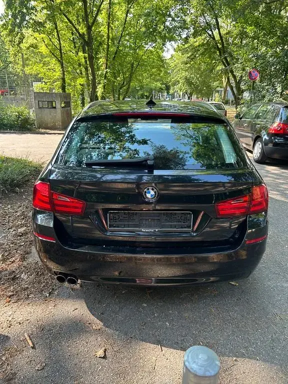 Gebraucht BMW 530 Sport Line 245 PS (180 kW) 2011 Schwarz Kombi