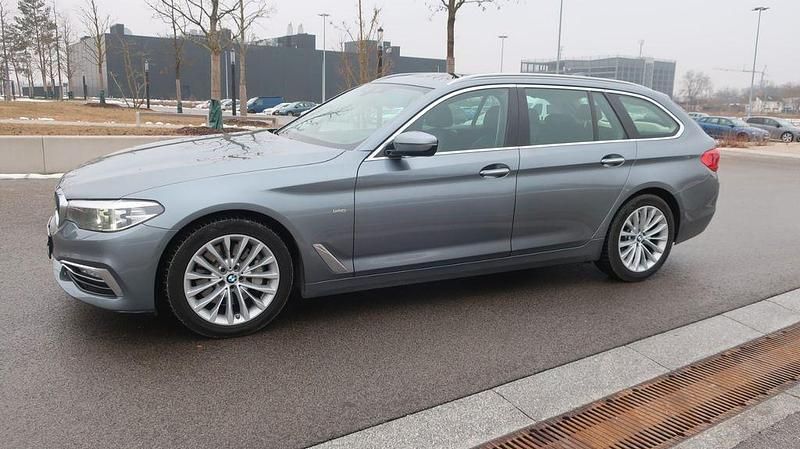 Gebraucht BMW 530 Luxury Line 265 PS (194 kW) 2018 Blau Kombi