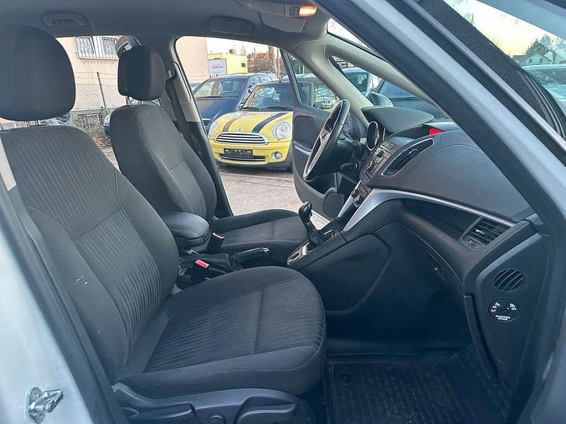 Gebraucht Opel Zafira Tourer Edition 165 PS (121 kW) 2012 Weiß Van / Kleinbus