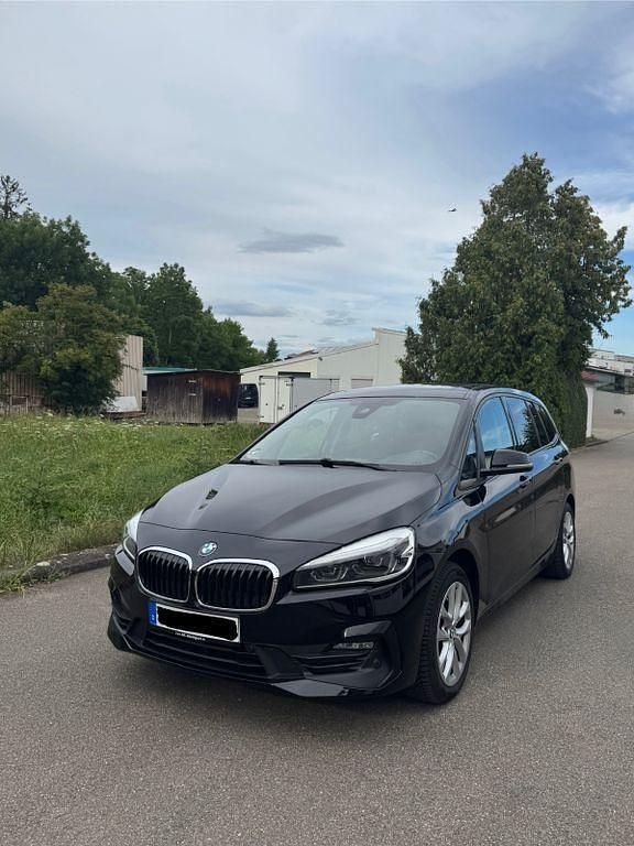 Schwarz Gebraucht 2018 BMW 218 Gran Tourer Sport Line Van / Kleinbus | 16.999 € (Guter Preis) - Bild 1/4