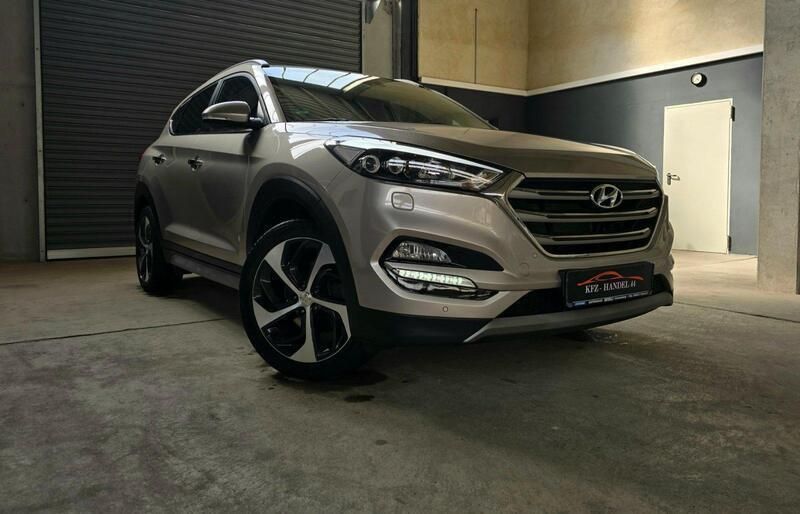 Gebraucht Hyundai Tucson Premium 177 PS (130 kW) 2017 Gold SUV