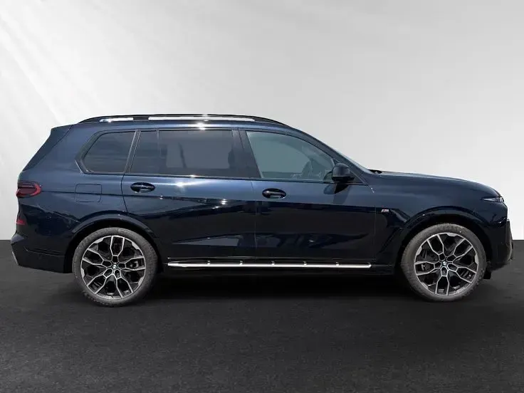 Gebraucht BMW X7 M Sport 352 PS (258 kW) 2025 Carbonschwarz metallic SUV