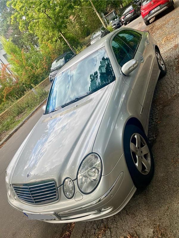 Silber Gebraucht 2003 Mercedes E320 Limousine | 7.200 € - Bild 1/4